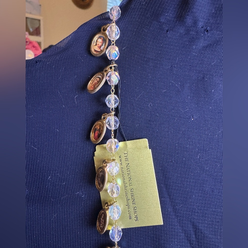 The national shrine shops nwt Elegant Gold Religious Pendant Necklace - Picture 5 of 12